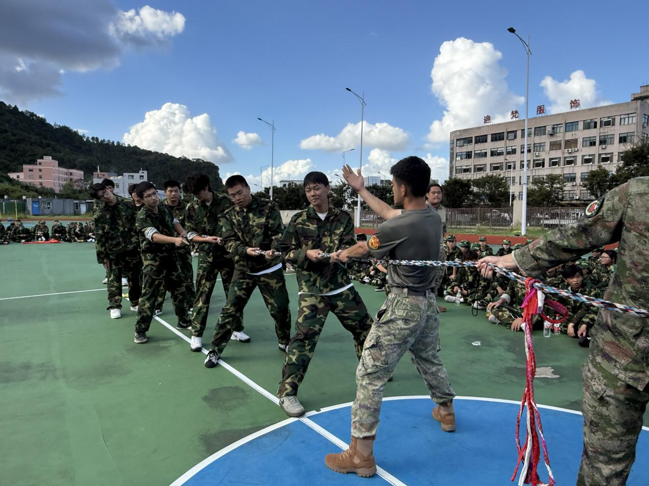 智慧康养学院金竹校区军训拔河赛-团结力量.png